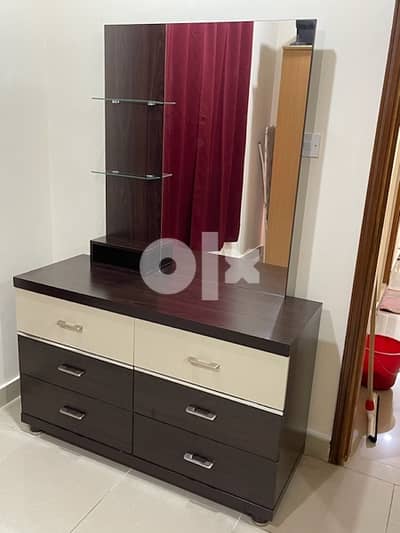 Dresser with Mirror and 6 Drawers 0